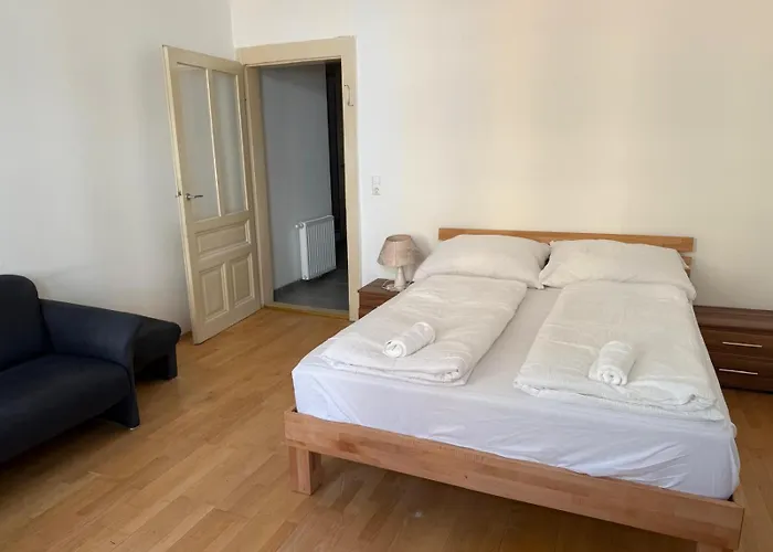 Peaceful 2br 15-min To Ottakring Station * ウィーン